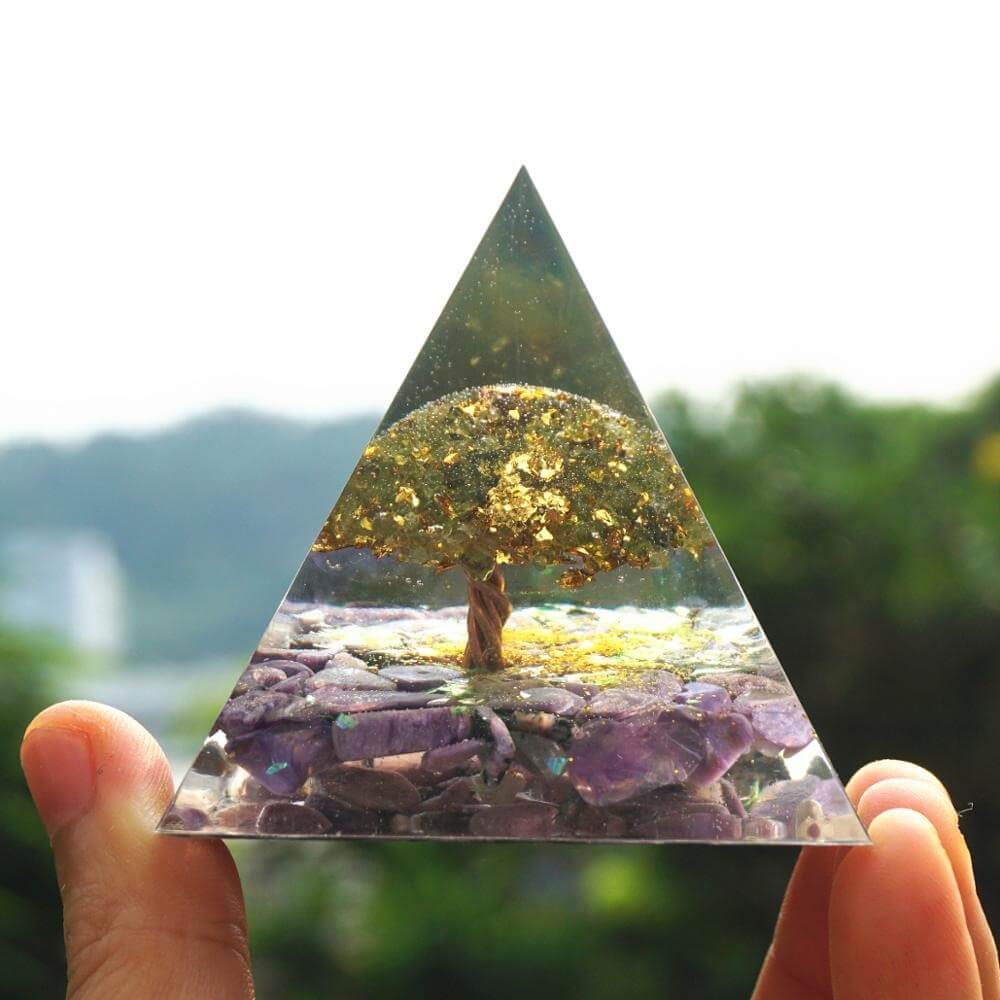 Pyramide Orgonite Charoite et Péridot - Arbre de Vie Renaissant