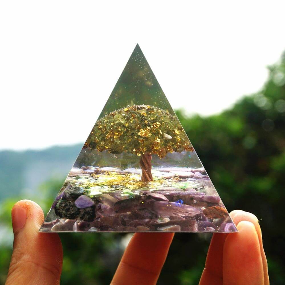 Pyramide Orgonite Charoite et Péridot - Arbre de Vie Renaissant