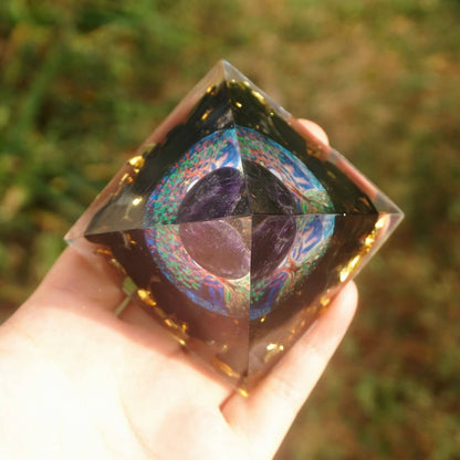 Pyramide Orgonite Améthyste et Obsidienne - Protection et Bien-Être