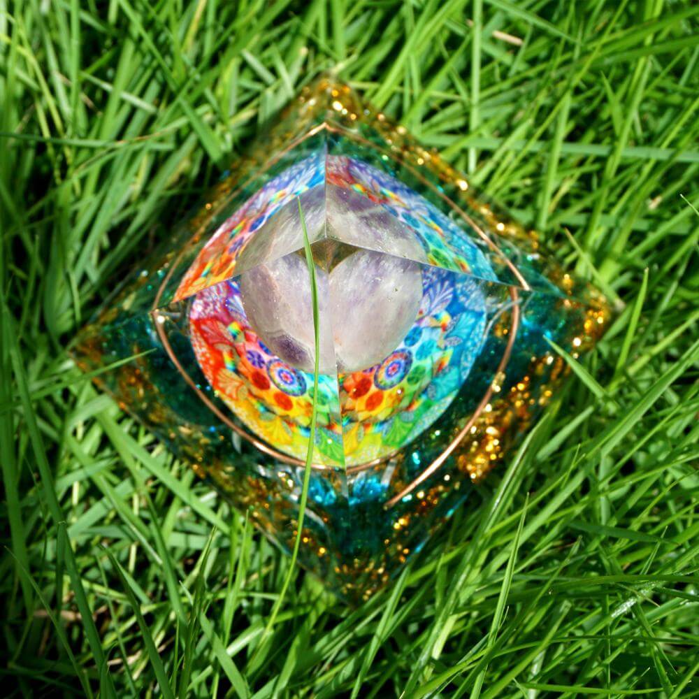 Pyramide Orgonite Améthyste et Quartz Bleu - Abondance et Protection