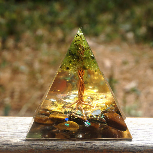 Pyramide Orgonite Oeil de Tigre et Péridot - Arbre du Bonheur et de la Protection