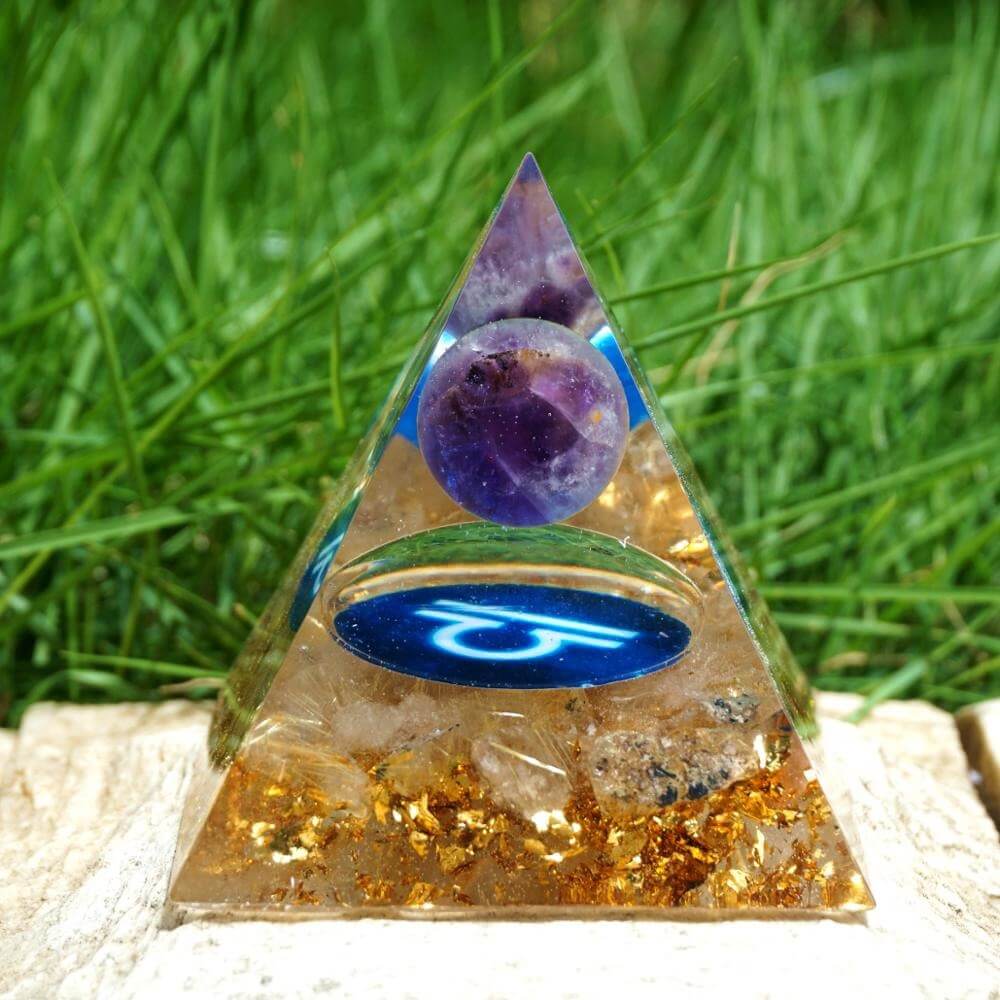 Pyramide Orgonite du Zodiaque Améthyste et Quartz Rutile - Balance