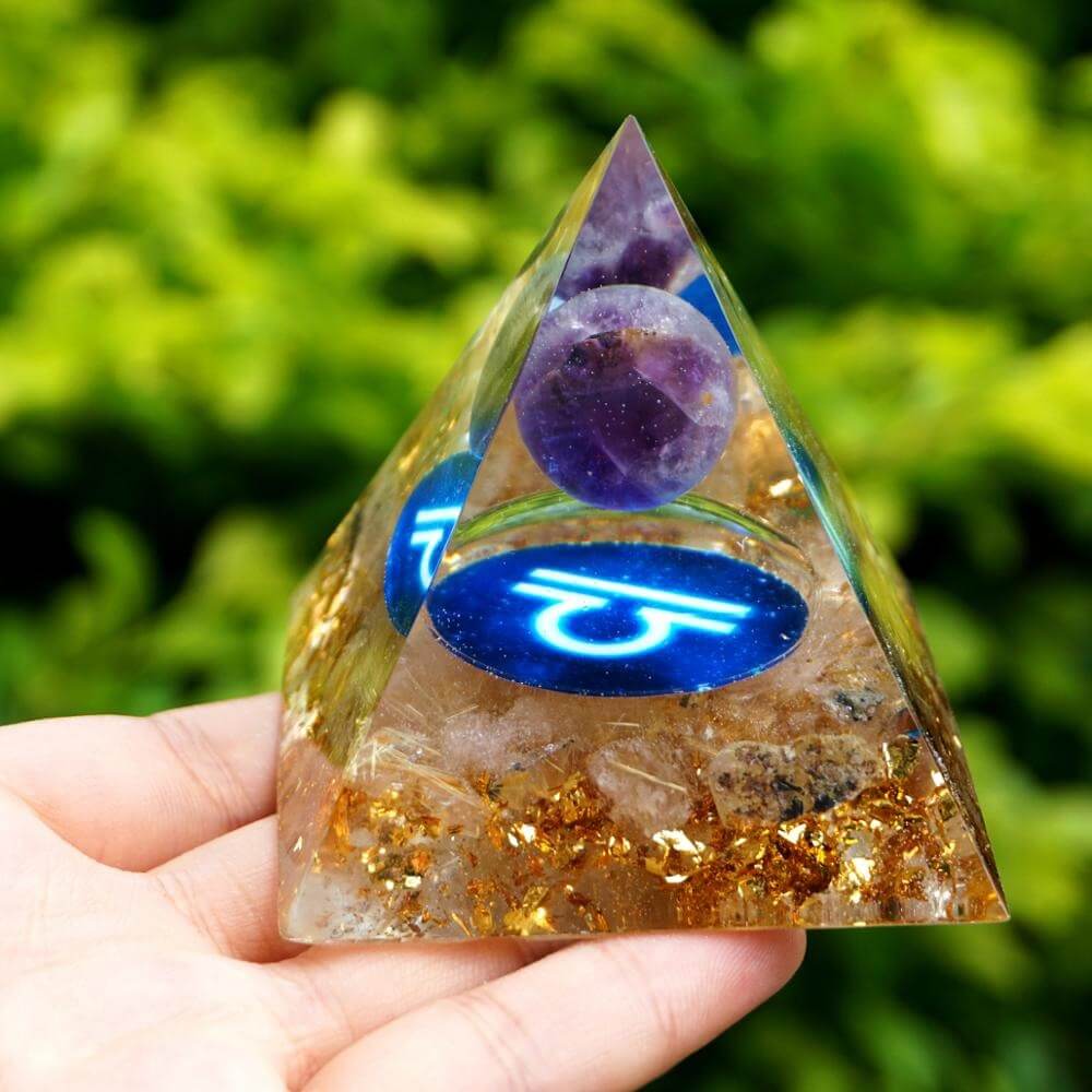 Pyramide Orgonite du Zodiaque Améthyste et Quartz Rutile - Balance