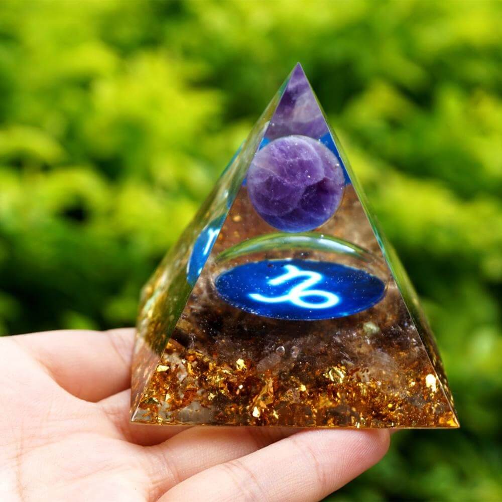 Pyramide Orgonite du Zodiaque Améthyste et Quartz Fumé - Capricorne