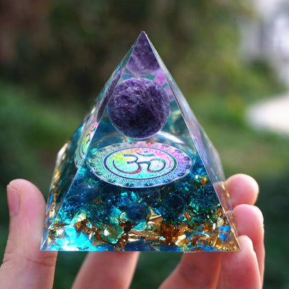 Pyramide Orgonite OM Améthyste et Quartz Bleu - Connexion Spirituelle