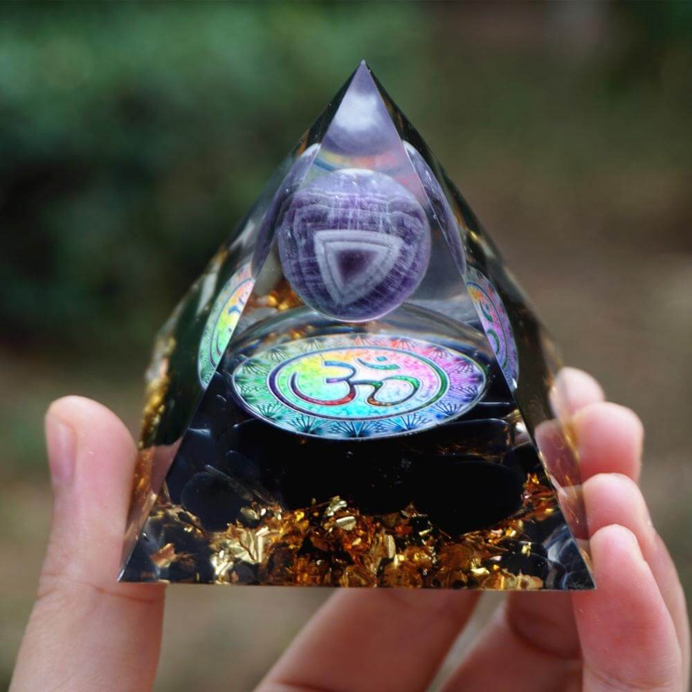 Pyramide Orgonite OM Améthyste et Obsidienne - Protection et Soutien