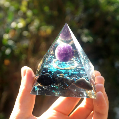 Pyramide Orgonite Améthyste, Obsidienne et Cristal de Roche - Puissance vibratoire