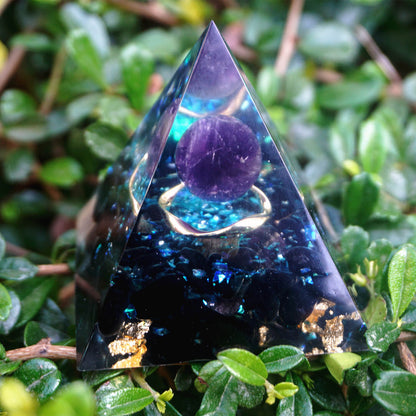 Pyramide Orgonite Améthyste, Obsidienne et Cristal de Roche - Puissance vibratoire