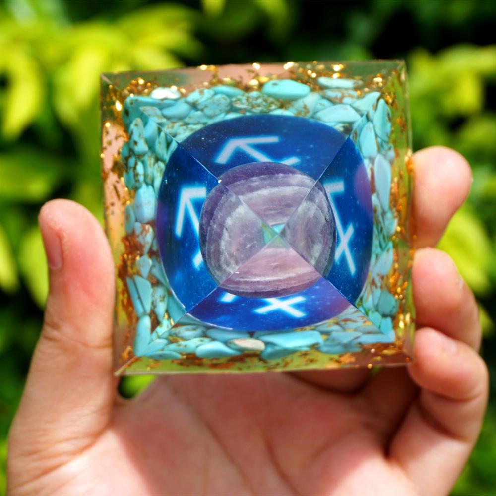 Pyramide Orgonite du Zodiaque Améthyste et Turquoise -  Sagittaire