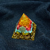 Pyramide Orgonite Oeil de Tigre, Citrine, Turquoise et Agate Rouge - Sérénité et Bien-être