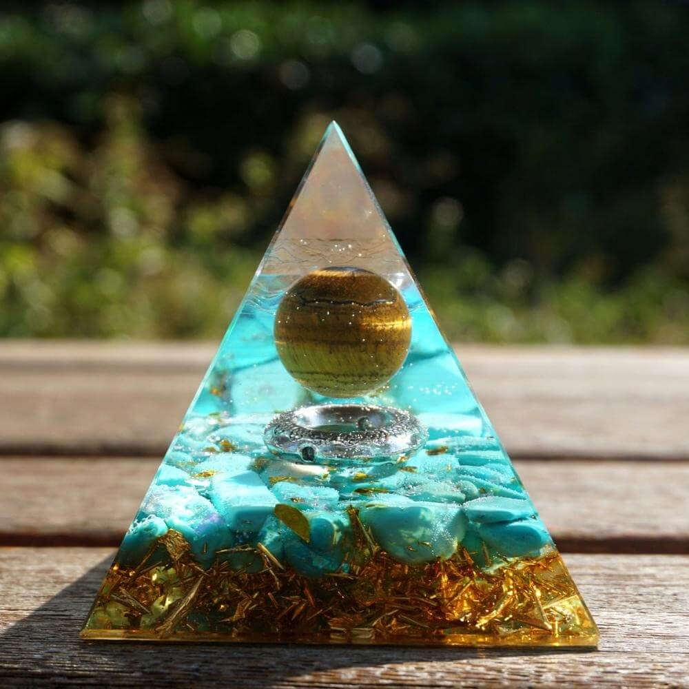 Pyramide Orgonite Turquoise et Oeil de Tigre - Énergie Solaire