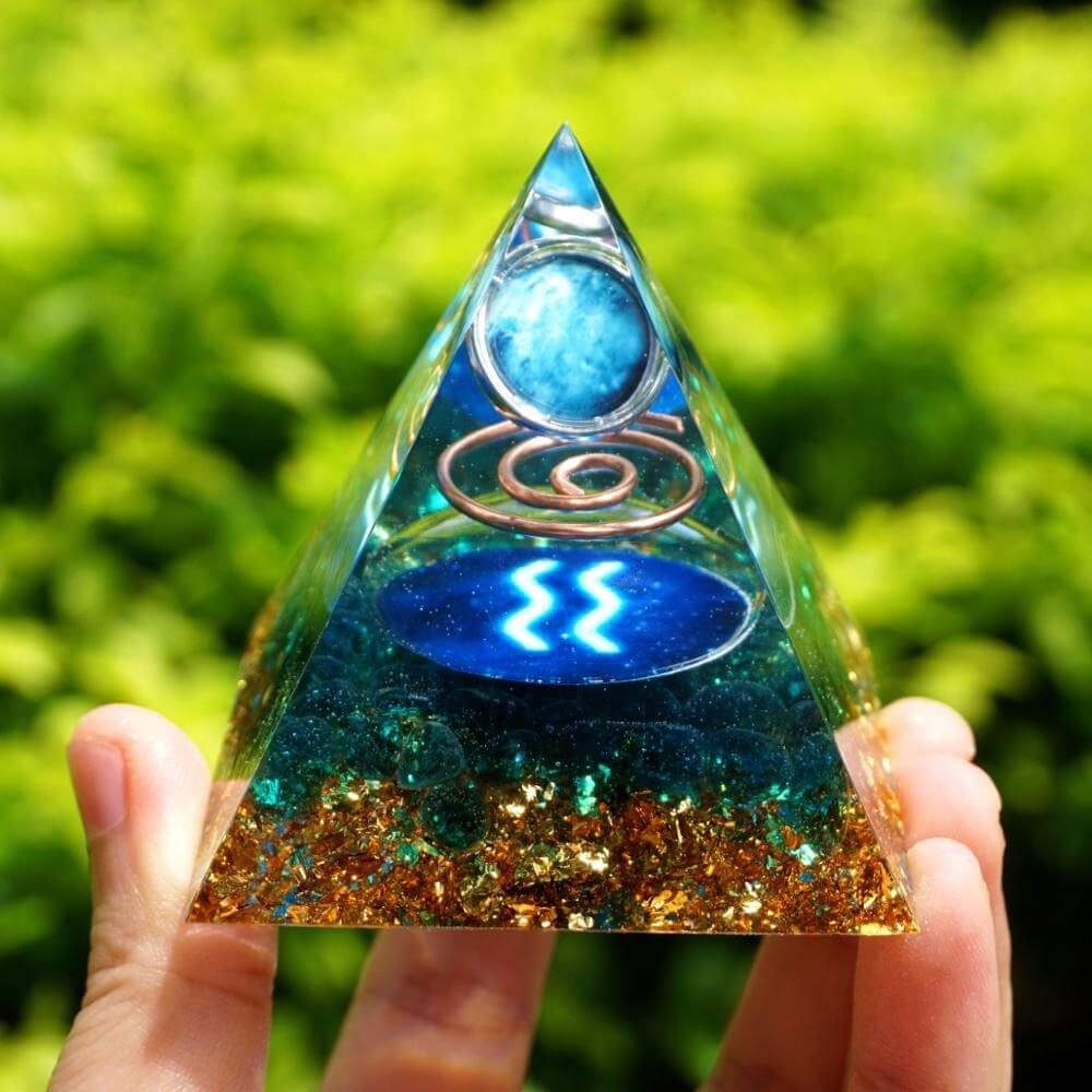 Pyramide Orgonite du Zodiaque Quartz Bleu - Verseau